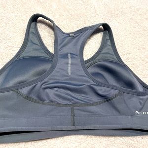 Nike sports bra in very good condition